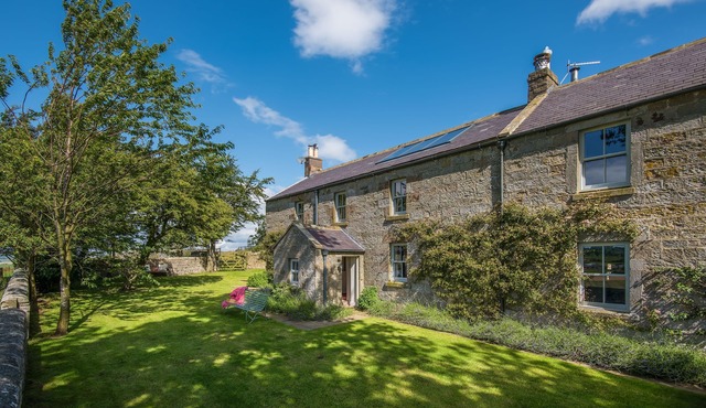 OVERTHWARTS FARMHOUSE five bedroom, nr. Alnwick. 9 miles from the coast