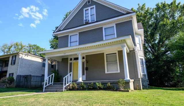 Overton/Medical District 2 units/7 beds/sleeps 14