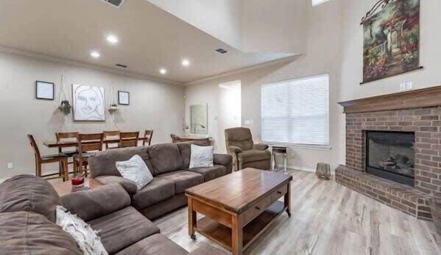 Overton Opulence - 3BR 3BA - Close to Tech