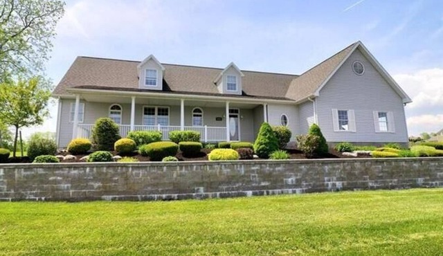 Owasco Lake House w/120ft private water front!