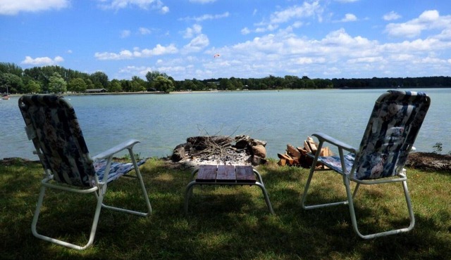 Owasco Lake Shoreline 3-BR, 2 Bath Home with Aluminum Boat, Canoe and 2 Kayaks