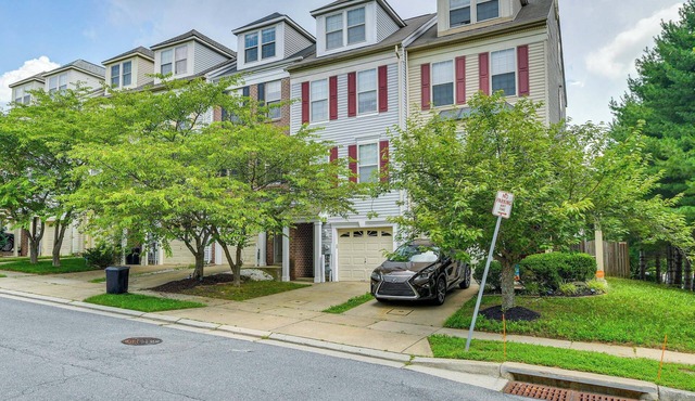 Owings Mills Townhouse: 8 Mi to Liberty Reservoir!
