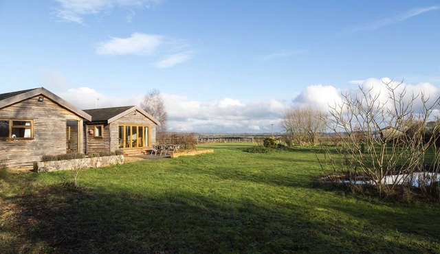 Owl Barn - sleeps 4 guests in 2 bedrooms