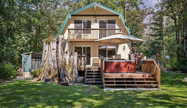 Owl Be Back 2.0 private riverfront getaway