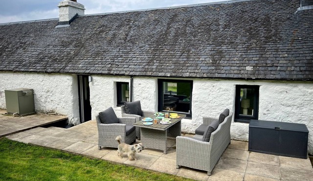 Owl Cottage, dog-friendly 2-bed cottage near Loch Ness