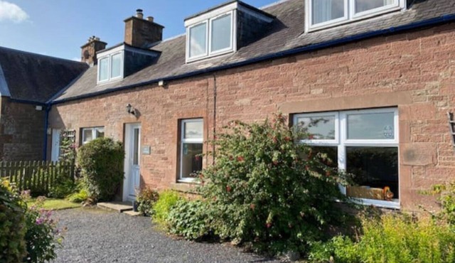 Owl Cottage, in Rural Farm Location with Games Room