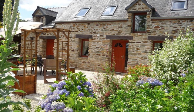 Owl Cottage renovated house, heated pool, accommodation for 6 people