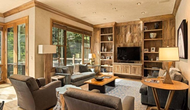 Owl Creek 20 | Luxury family home with private balcony, deck, hot tub, and patio - near lifts!