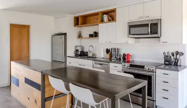 Owl & Hare, near Joshua Tree park entrance