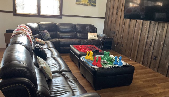 Owl House, 5 bed 3 Bath - Game Room , Six Flags - Braves - Aquarium.