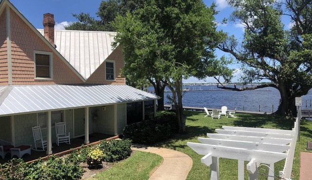 OWL HOUSE RIVER RETREAT AT OLD COLORADO INN