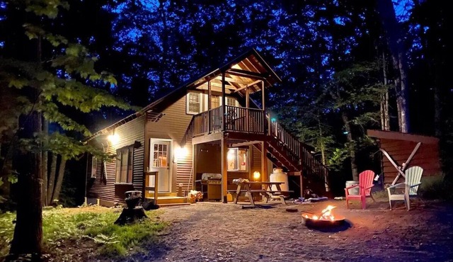 Owl-Pine Ski Lodge: Rustic Cabin w/Hot Tub