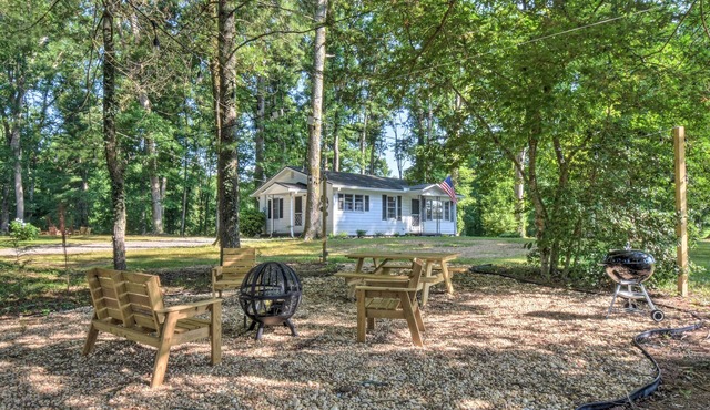 'Owl's Hideaway' in Cleveland w/2 Fire Pits!