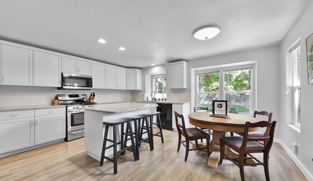 Owl's Nest Hideaway Family Home