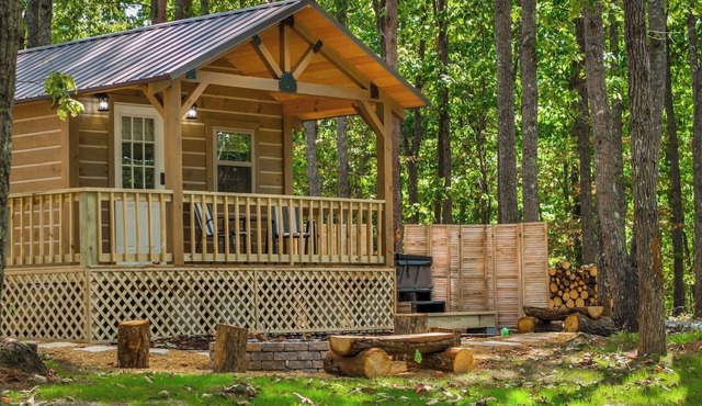 Owl's Nest Hot Tub Hideaway for Nature Lovers