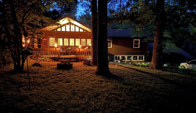 Owl's Nest is a perfect getaway in the woods with lakes nearby. Pet friendly!