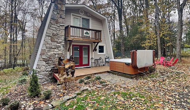Owl's Retreat | Pet Friendly, Hot Tub, Lake!