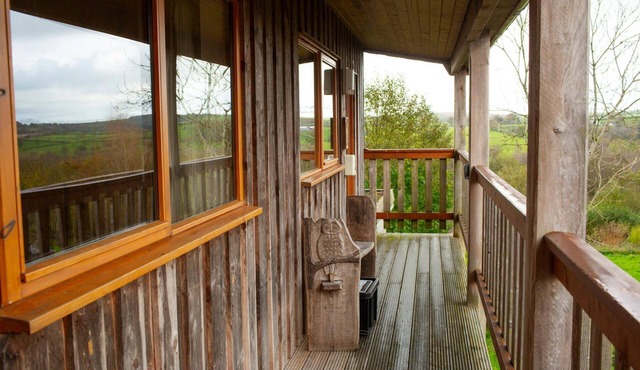 Owl's Roost Eco Lodge Apartment, Lampeter