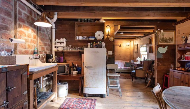 Owls Nest Cabin c.1840 w/fireplace & hot tub