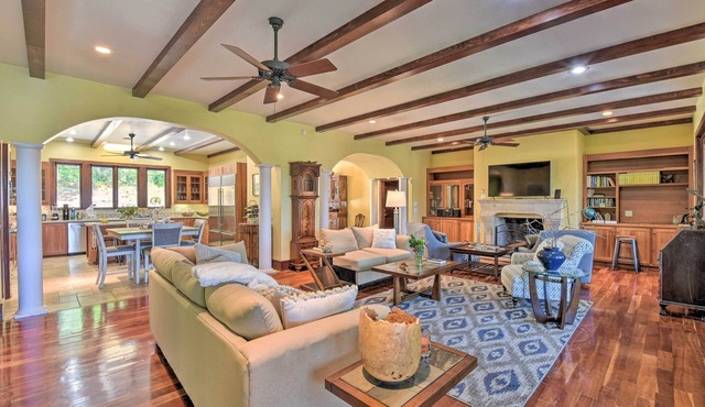 'Owls Nest' Estate Top Floor w/Shared Pool!