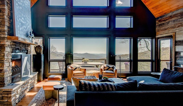 Owls Nest - Pool Table, hot tub, views, Indoor & Outdoor Fireplaces