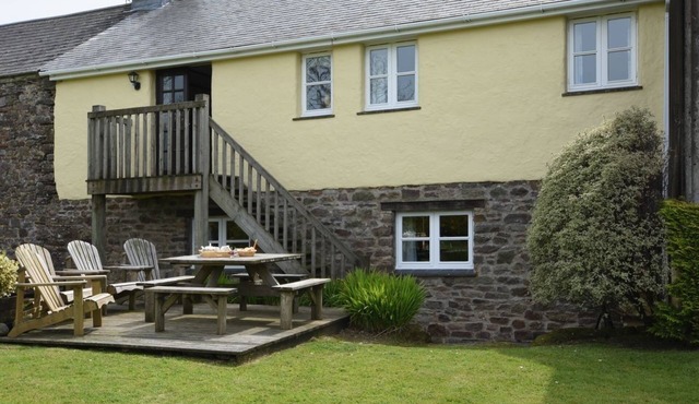 OWLS ROOST, family friendly, with hot tub in Combe Martin