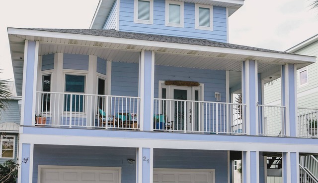 Owner Managed Pensacola beach house - steps to the beach-trolley-fishing pier