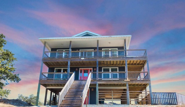 OWNERS WEEKS OPEN⭐NEW HOT TUB⭐️Heated Pool, Linens, Wifi, Tennis Courts, Dogs