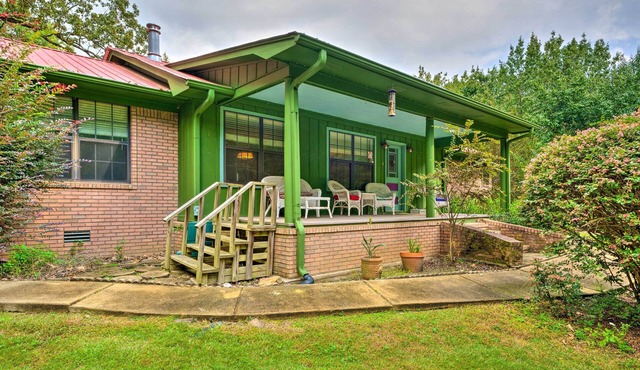 Oxford Home with Hot Tub, 10 Mi to Ole Miss