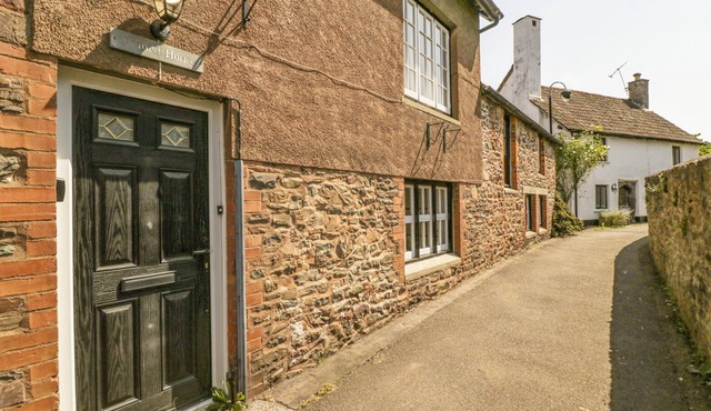 OXFORD HOUSE, pet friendly, character holiday cottage in Porlock