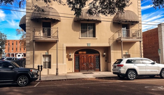 OXFORD PRIME LOCATION/ON THE SQUARE! WALKING DISTANCE TO CAMPUS