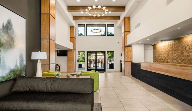 Oxford Suites Redding