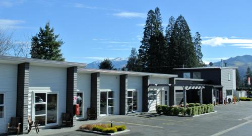 Oxford Village Motels