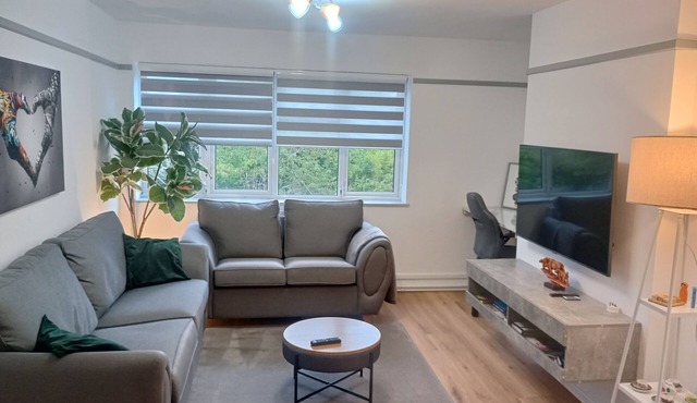 Oxfords 5* Luxury 2 bedroom apartment 4 +Pax and permit parking