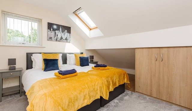 Oxheys House | 5 Bedrooms Contractors Parking