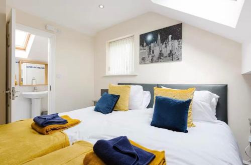 Oxheys Stays - Sleeps 7 - Home from Home
