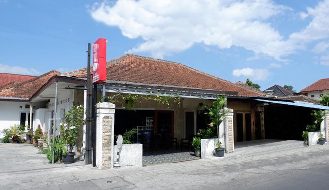 OYO 1196 Hotel Pura Puspa Rosa