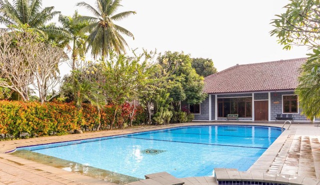 OYO 1395 Carita Asri Villas & Resort