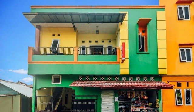 OYO 2165 Alyah Guest House Syariah