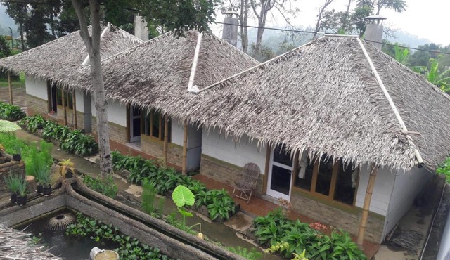 OYO 2922 Wisma Kampoeng Ciherang Syariah