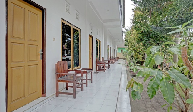 OYO 3096 Hotel Dewi Warsiki Near Gilimanuk Port