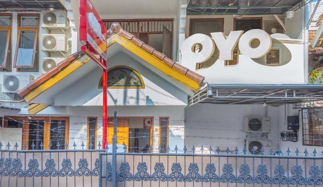 OYO 366 Thamadhiro Residence