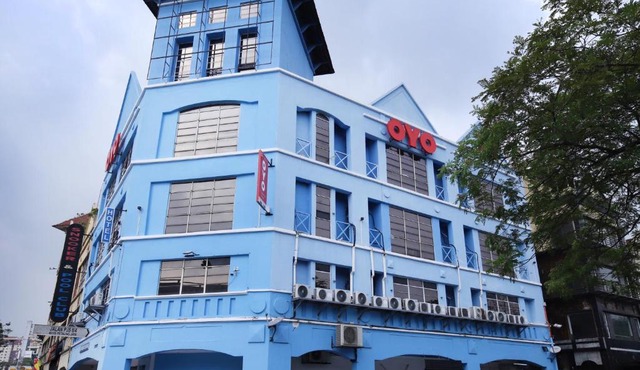 OYO 43963 T Signature Hotel