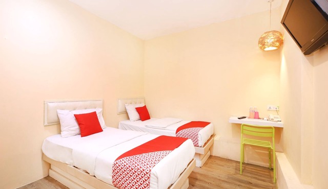 OYO 479 The Green Hotel