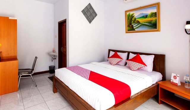 OYO 569 Cigadung Guest House