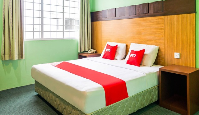 OYO 89408 Royal Hotel