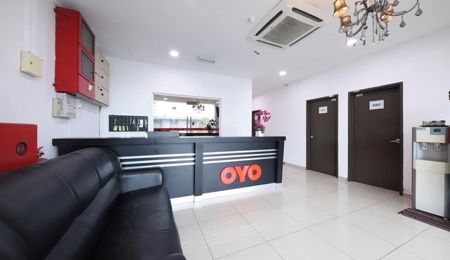 OYO 89497 Dream Nur Hotel
