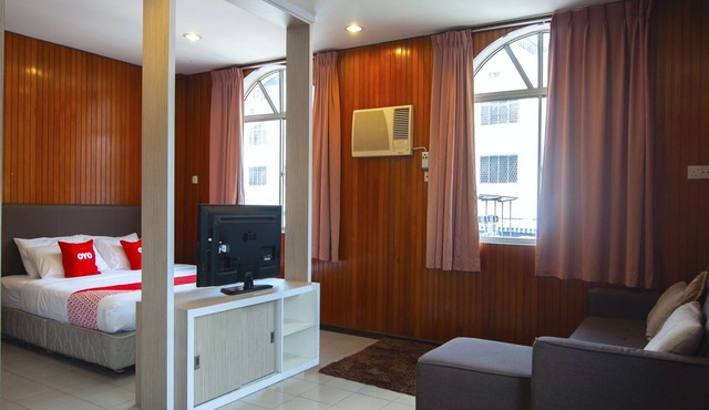 OYO 89577 Kristal Hotel