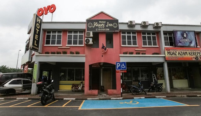 OYO 89585 Hotel Happy Inn