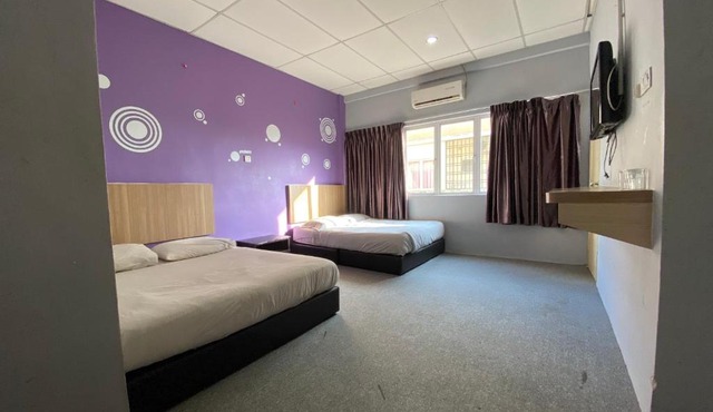 OYO 89760 Harmoni Inn Hotel